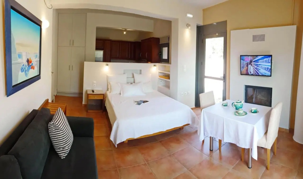 Erodios Hotel in Karystos, Greece