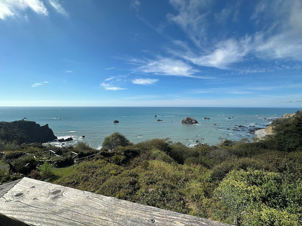 Turtle Rocks Oceanfront Inn — 4-Star Luxury Hotel in Trinidad, United States