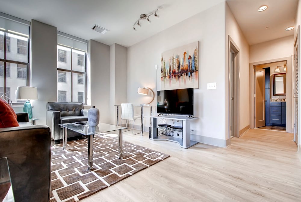 Global Luxury Suites At Light Street - photo 9