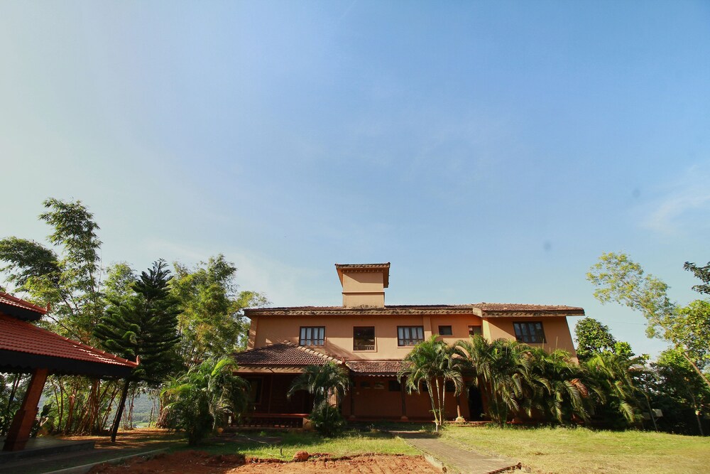 OYO 19504 Phalguni River Lodge — 4-Star Luxury Hotel in Mangalore, India