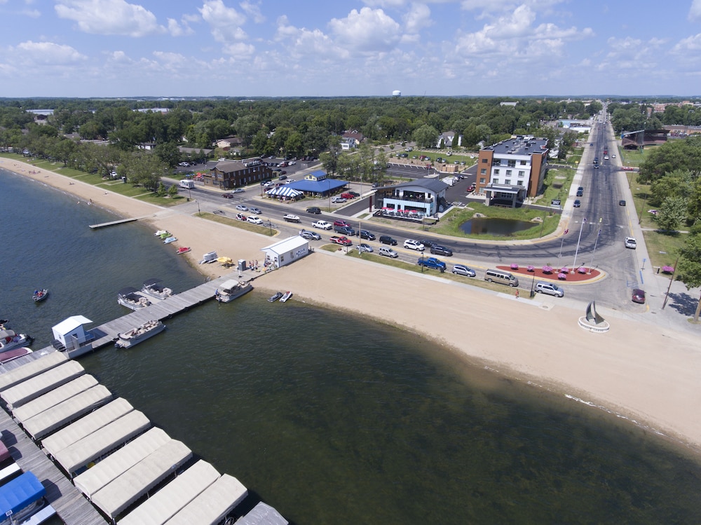 Fairfield Inn & Suites by Marriott Detroit Lakes - photo 60