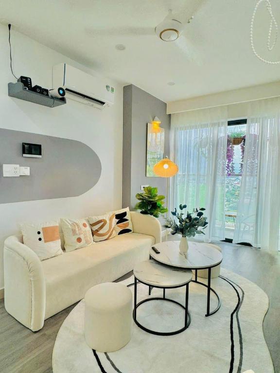 Hue Oi Homestay Spacious 2 Bedroom Apartment with Balcony and Pool — 4-Star Luxury Hotel in Hue, Vietnam