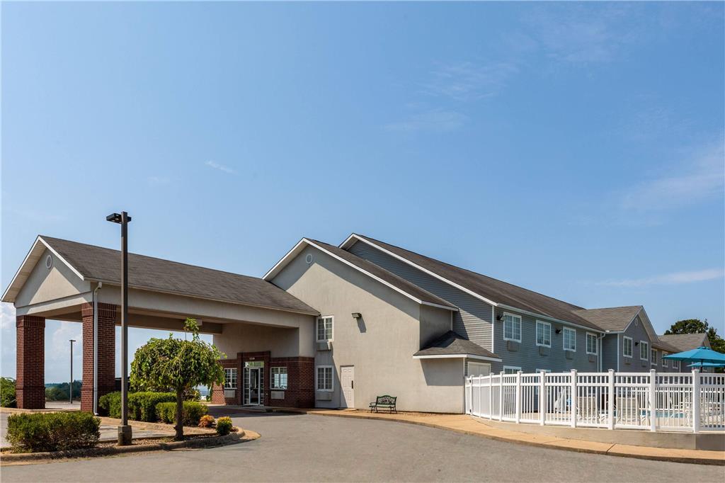 Days Inn by Wyndham Mountain Home - photo 2