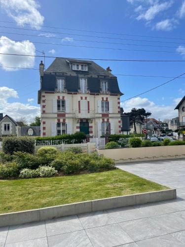 Appartement à 2 pas de la mer et du casino in Cabourg, France