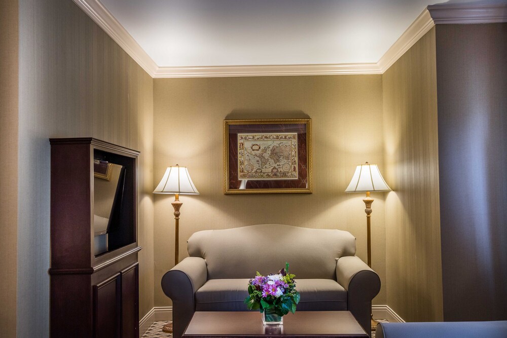 Madison Hotel - photo 14