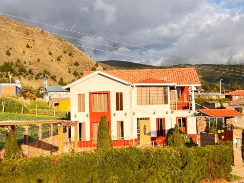 Cabaña Valle De La Laguna jacuzzi y vista al Lago — hotel in Aquitania