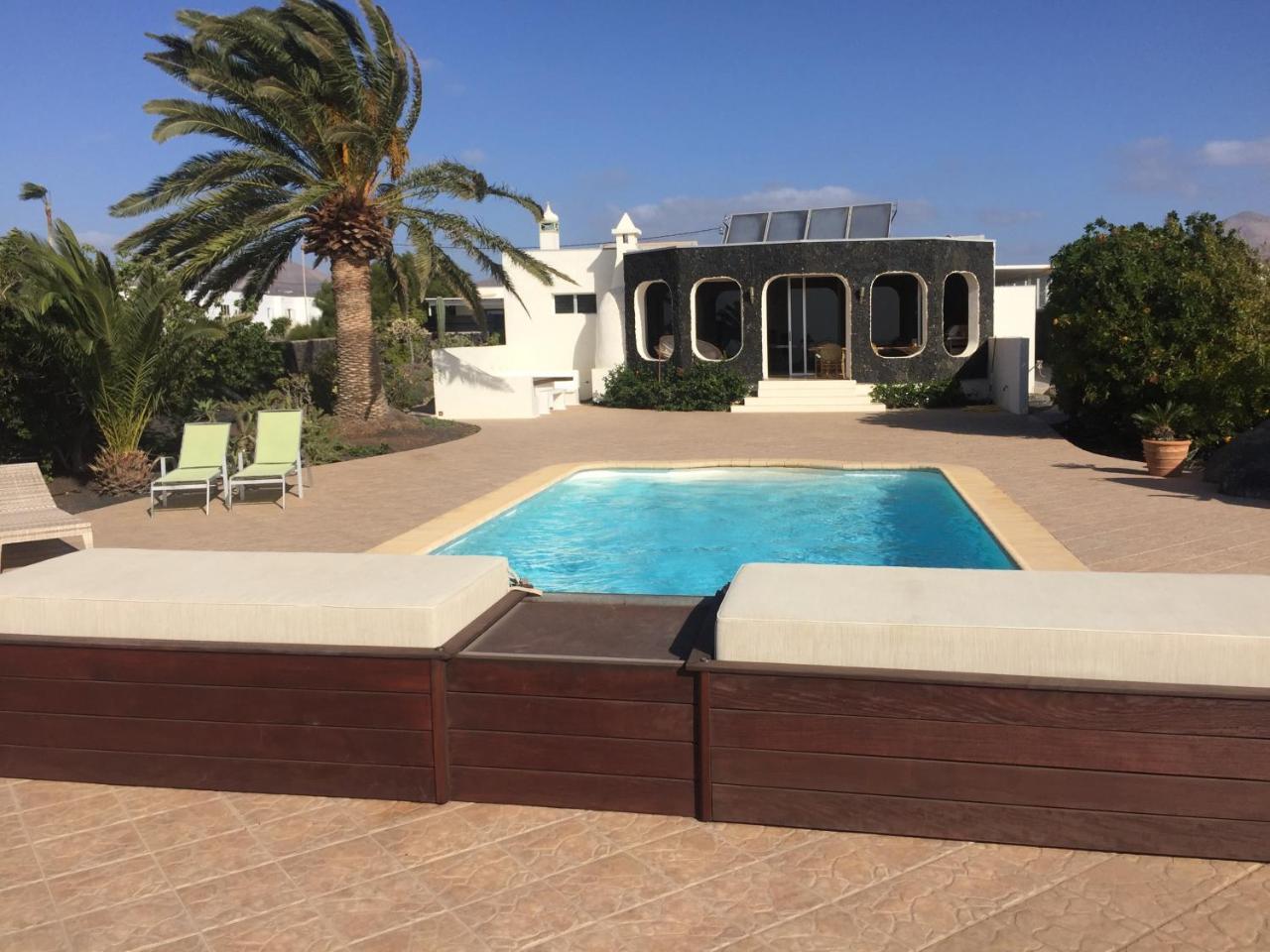 Villa Sin Pena — 4-Star Luxury Hotel in Puerto Del Carmen, Spain