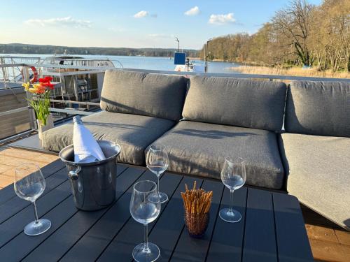 TraumZeitBoot Helmut exklusiver Festlieger in perfekter Lage am Scharmützelsee Bad Saarow in Bad Saarow, Germany