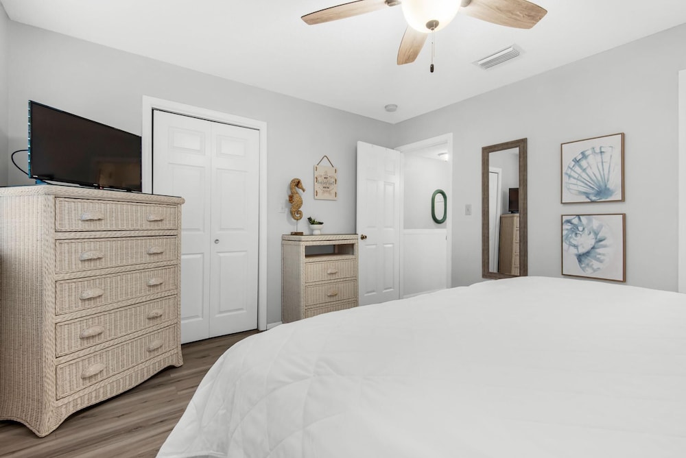 Sugar Beach F 26 — 4-Star Luxury Hotel in Navarre, United States