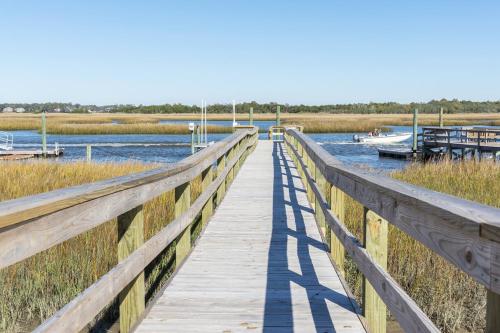 Two Buoys And A Gull by Oak Island Accommodations - photo 6