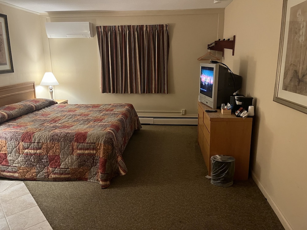 The Upper Pass Lodge at Magic Mountain - photo 11