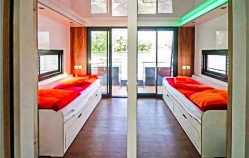 Schwimmendes Ferienhaus - last minute hotel in Unknown City