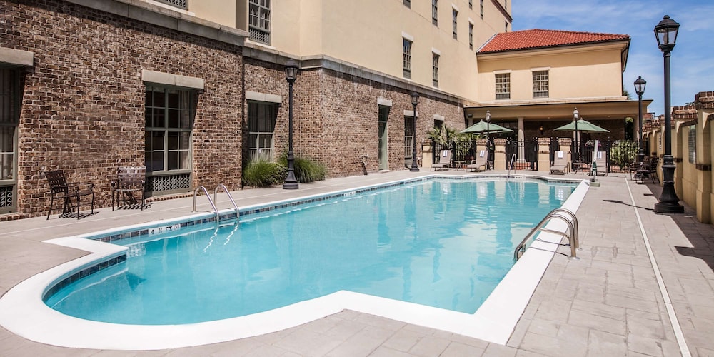 Hampton Inn and Suites Savannah Historic District - photo 46