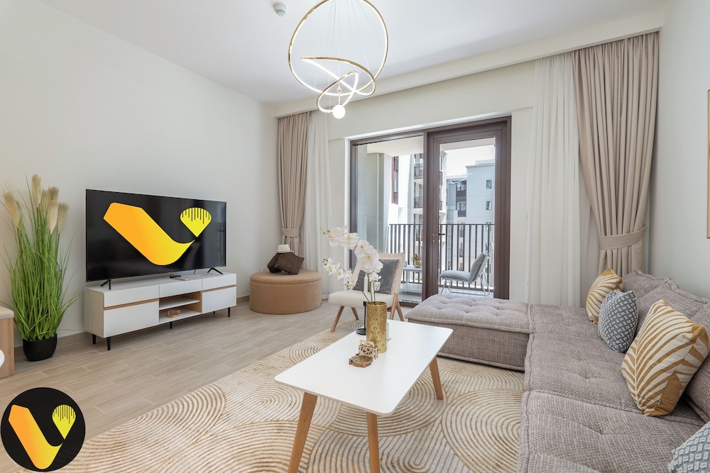 Vogue Breeze Creek Beach Waterfront Living — 4-Star Luxury Hotel in Dubai, United Arab Emirates