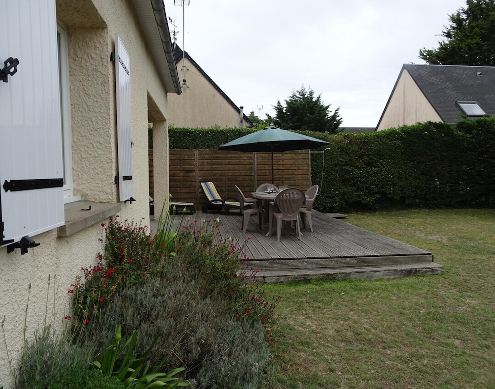 Holiday Home in Portbail Near Sandy Beach — 4-Star Luxury Hotel in Portbail, France