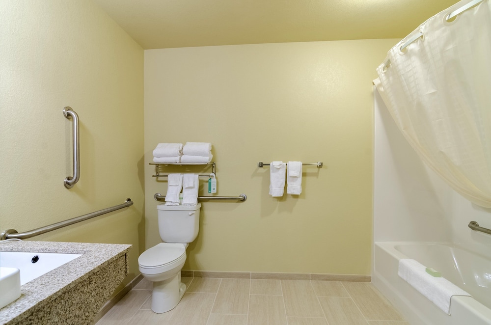 Cobblestone Inn & Suites Oberlin - photo 24