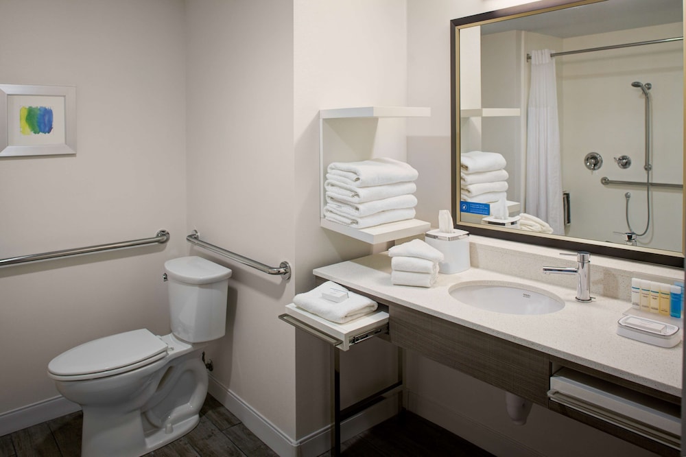 Hampton Inn & Suites Syracuse North Airport Area - photo 52