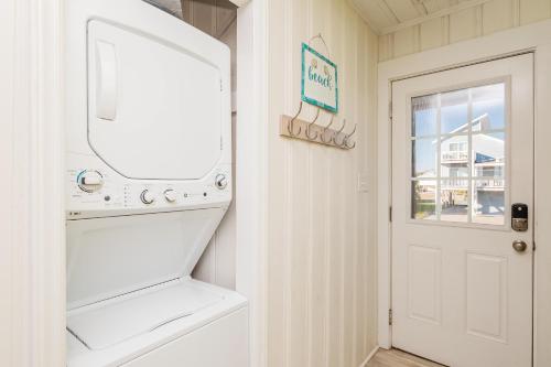 Moon Struck by Oak Island Accommodations - photo 43