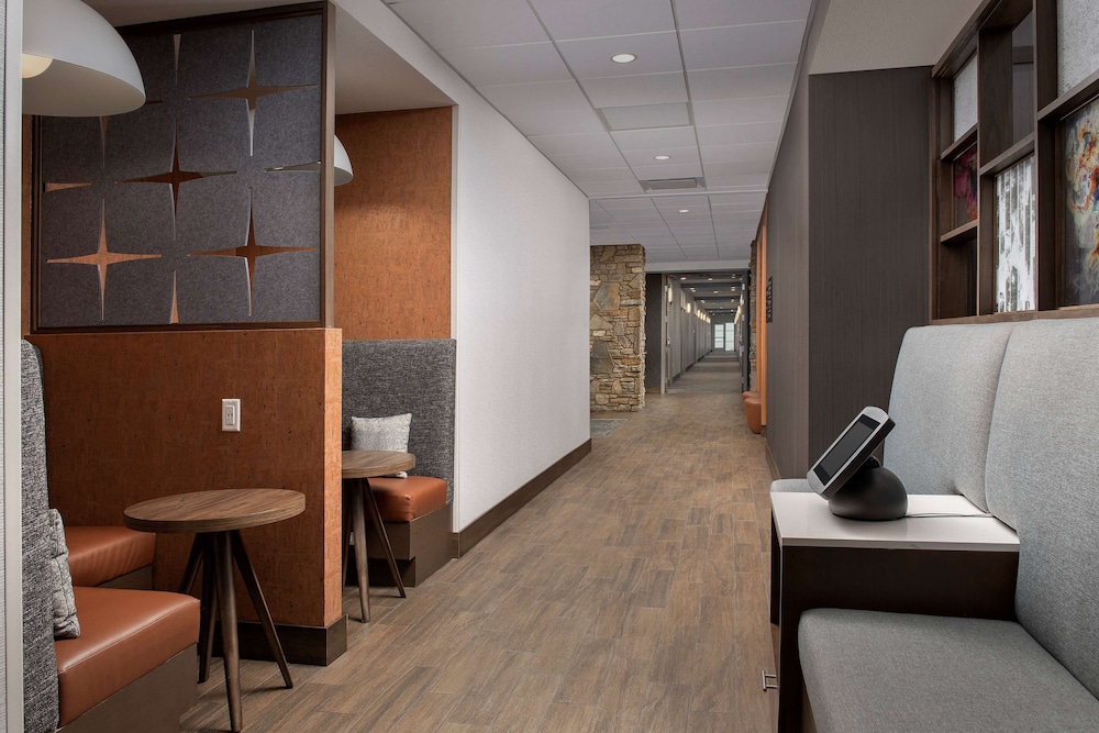 Hampton Inn & Suites Rapid City Rushmore - photo 57