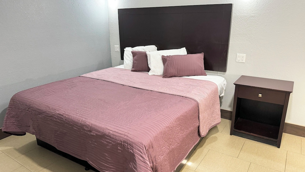 Xpress Inn & Extended Stays - photo 6