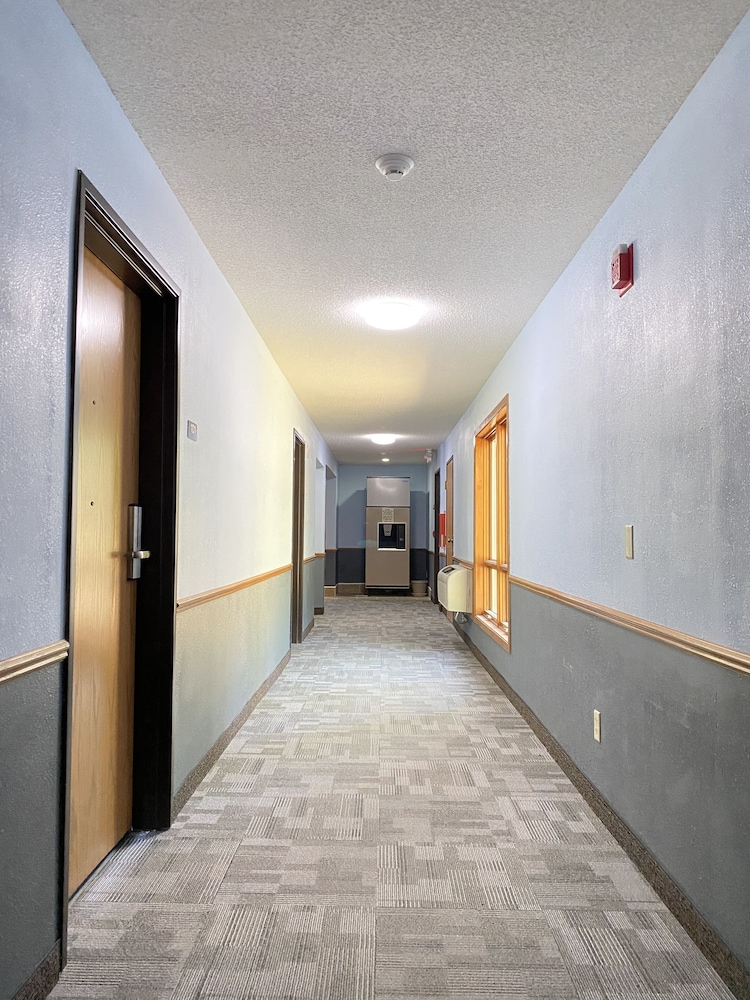 Campus Inn Motel - photo 19