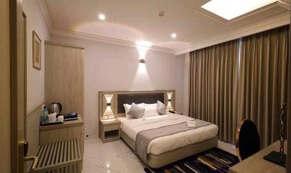 Fabhotel Prime Hampton By Ic'S - last minute hotel in Noida