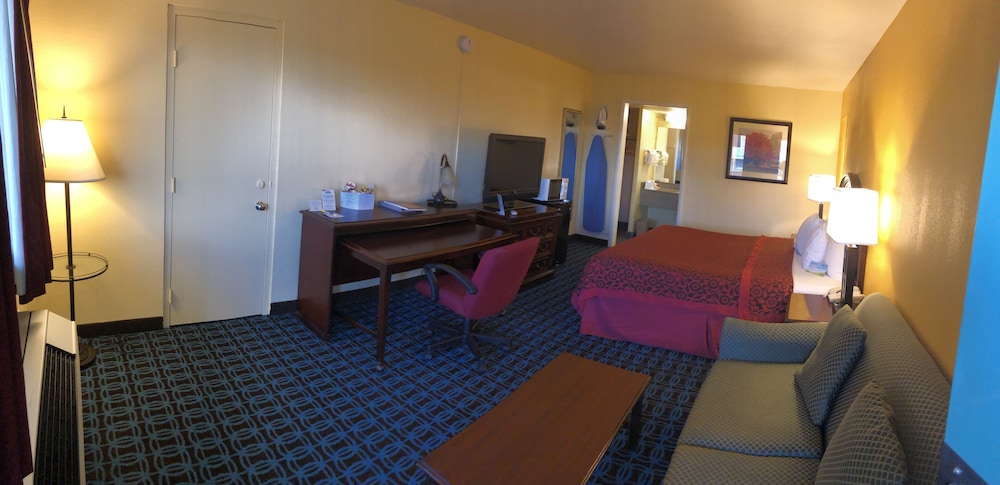 Days Inn by Wyndham Santa Fe New Mexico - photo 8