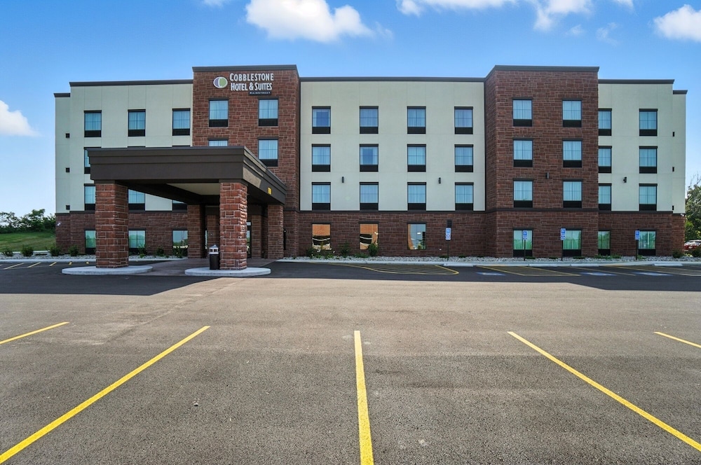 Cobblestone Hotel & Suites Bellefontaine pet-friendly hotel Bellefontaine