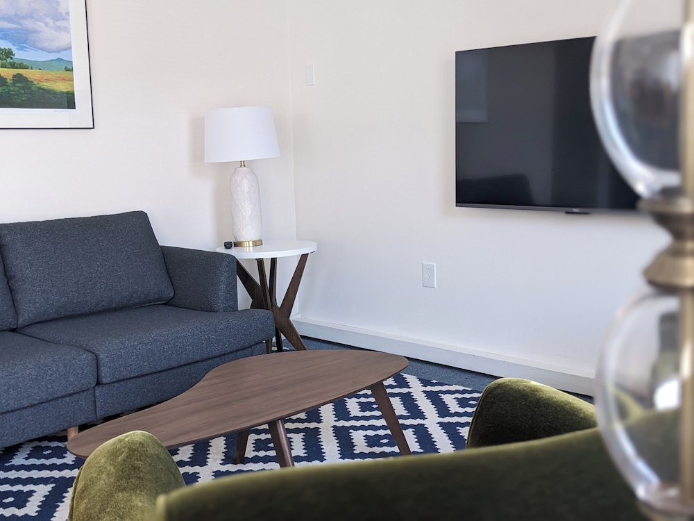 Bristol Suites - photo 38