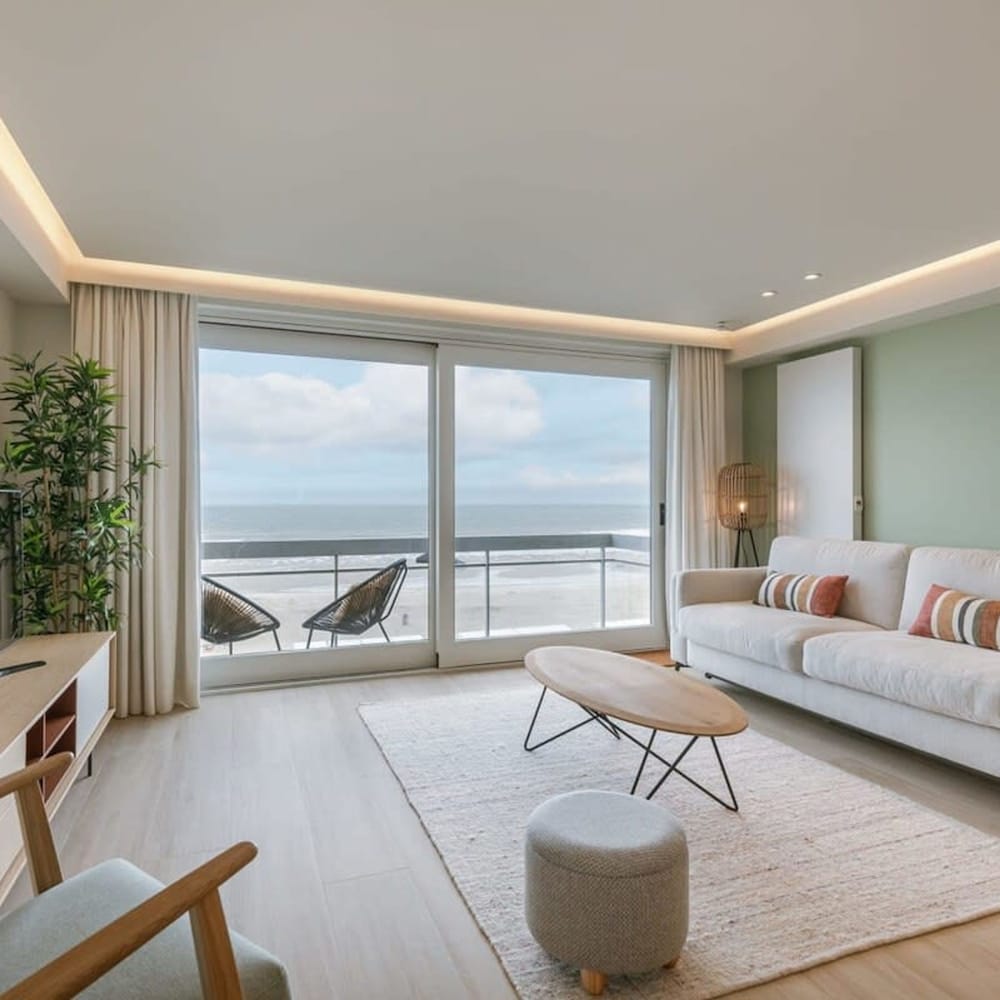 Pleasant Apartment With Frontal sea View — 4-Star Luxury Hotel in Middelkerke, Belgium