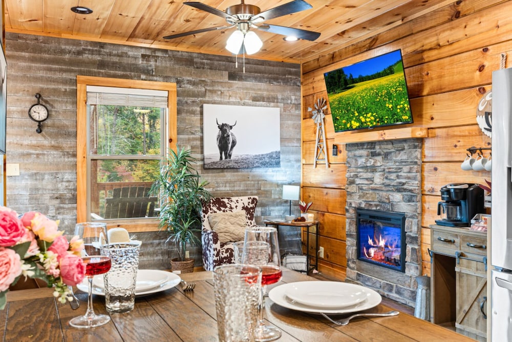 Rustic Mountain Retreat by Ghosal Luxury Lodging - photo 24