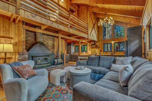 Laid Back Tahoe Stay Walk to Lake & EV Charger — hotel in Homewood