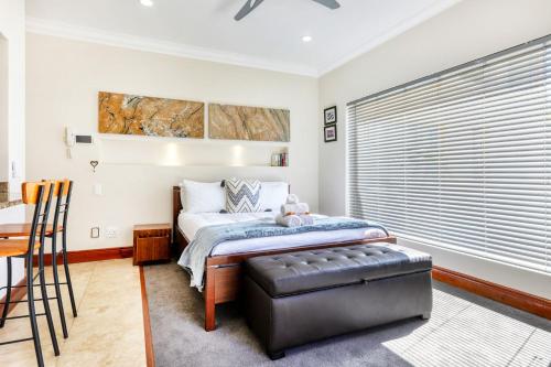 Backup Powered Camps Bay Garden Apartment