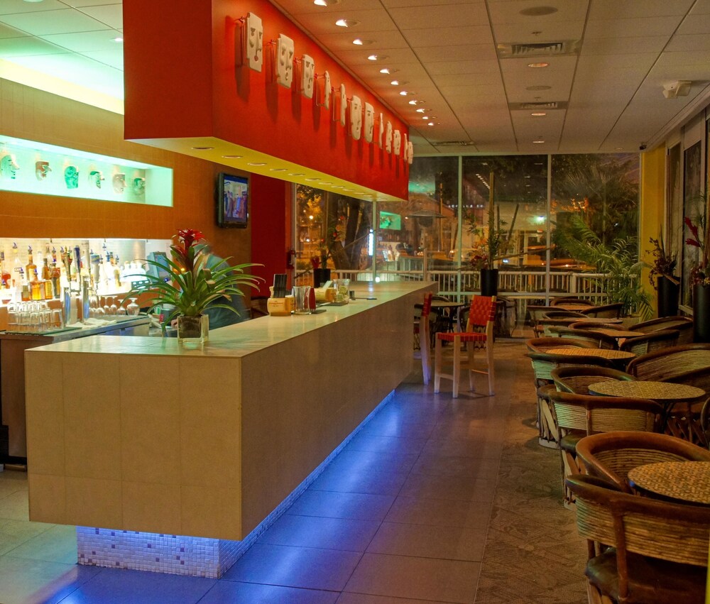 El Tropicano Riverwalk Hotel - photo 20