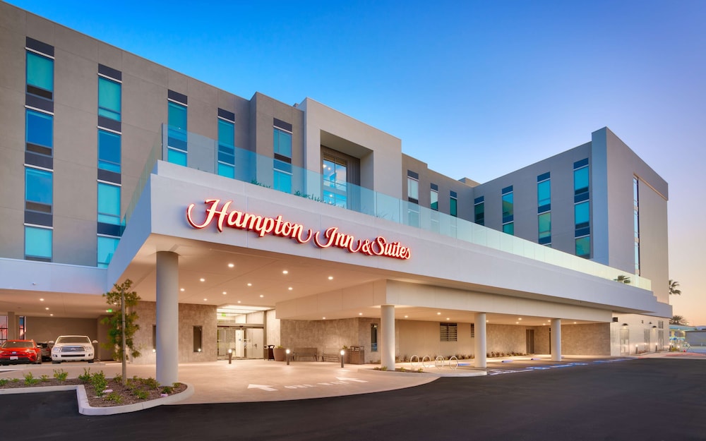 Hampton Inn & Suites Anaheim Resort Convention Center in Anaheim, United States