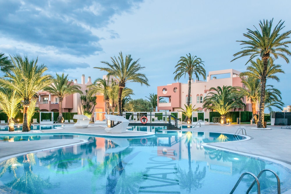 Oliva Nova Beach Golf Hotel — Oliva