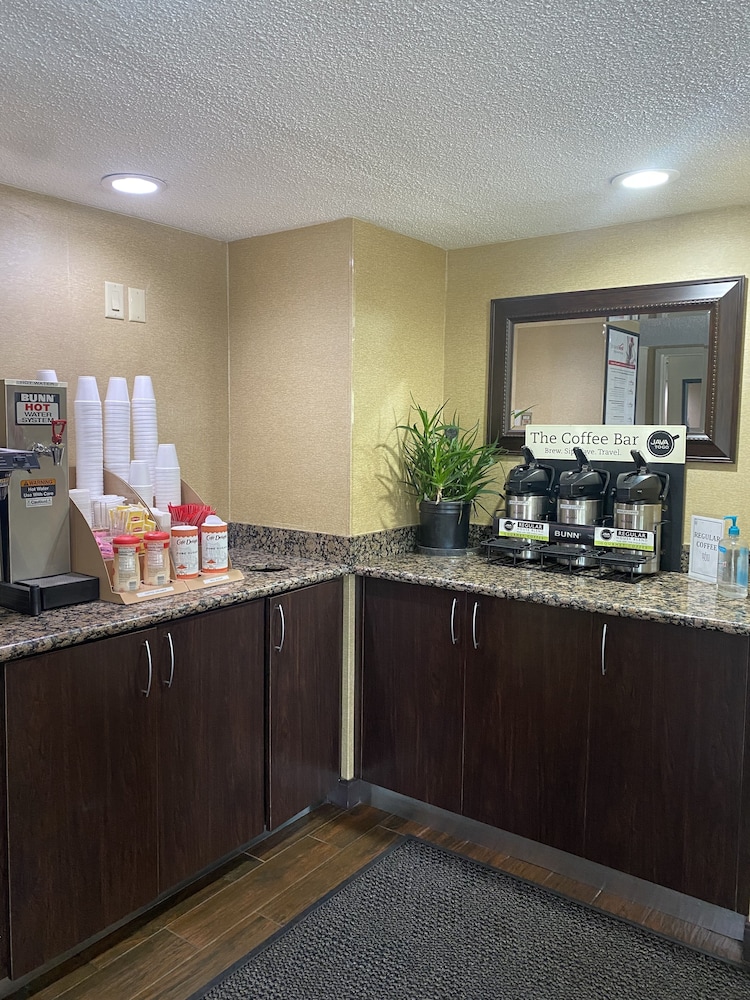 Red Roof Inn Edison - photo 18