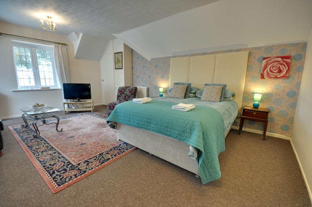 Somerville Coach House 1 — 4-Star Luxury Hotel in Bournemouth, United Kingdom