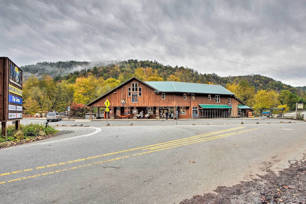 Bryson City Cabin in Smoky Mtn W resort Amenities - photo 26