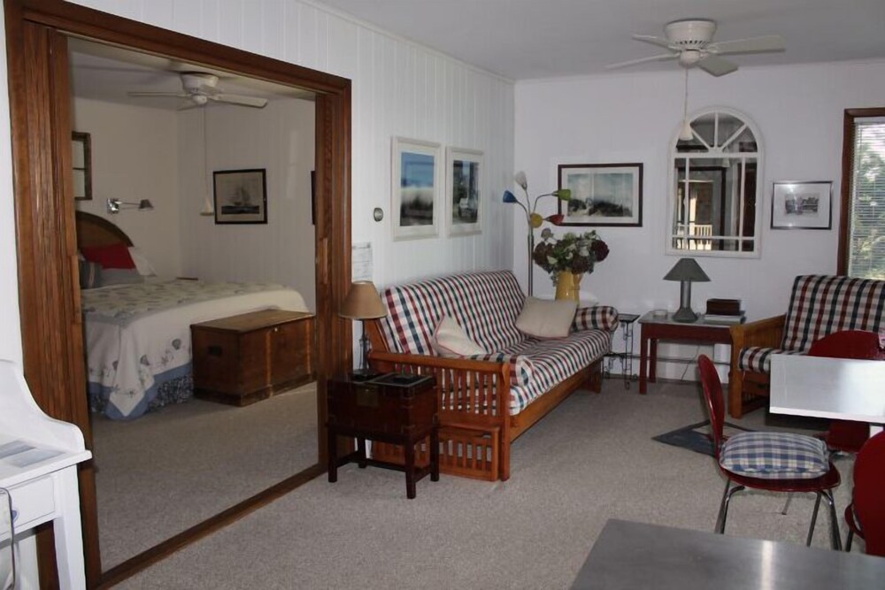 Dering Harbor Inn - photo 13