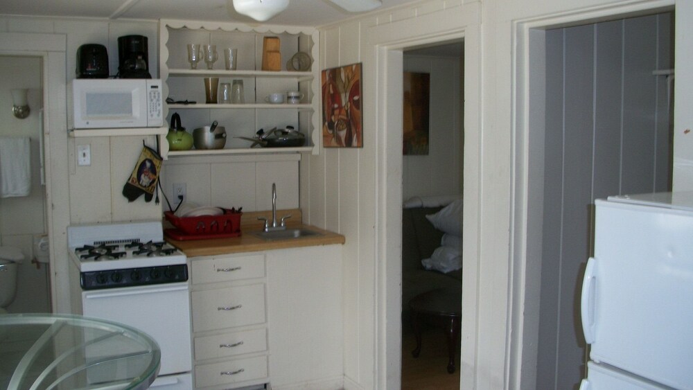 Nautical Motel and Suites - photo 9