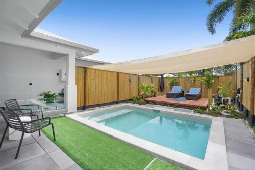 Belle Escapes 120 meters to Beach Luxury Home 7A St Crispin — 4-Star Luxury Hotel in Clifton Beach, Australia