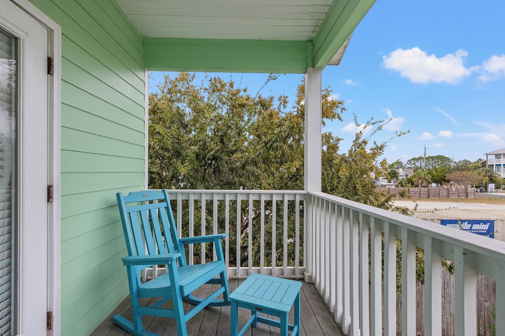 Sago by the Sea: 2 bed 2.5 bath Retreat Steps From the Beach Sleeps 7 - photo 27