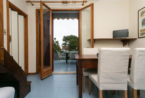 M134 Marcelli quadrilocale con terrazzo a 50mt dal mare — 4-Star Luxury Hotel in Numana, Italy