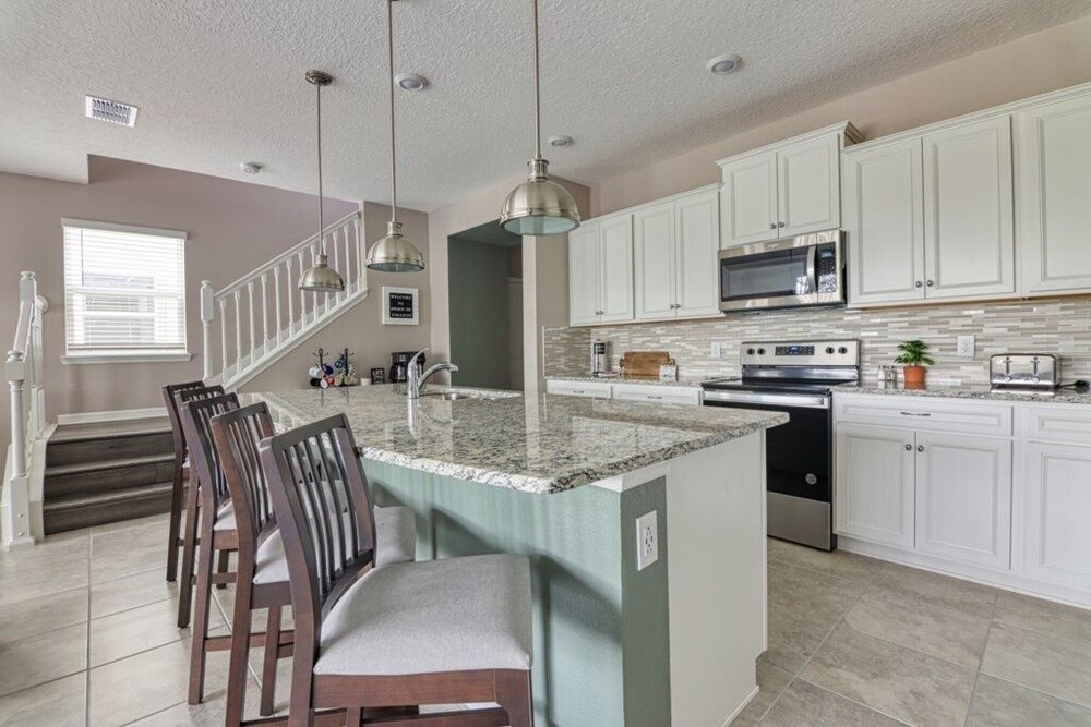 Daniel's Townhome Getaway At Windsor Island Resort 5 Bedroom Townhouse by Redawning Davenport - photo 20