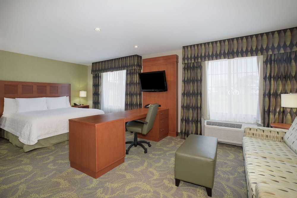 Hampton Inn and Suites Astoria - photo 23
