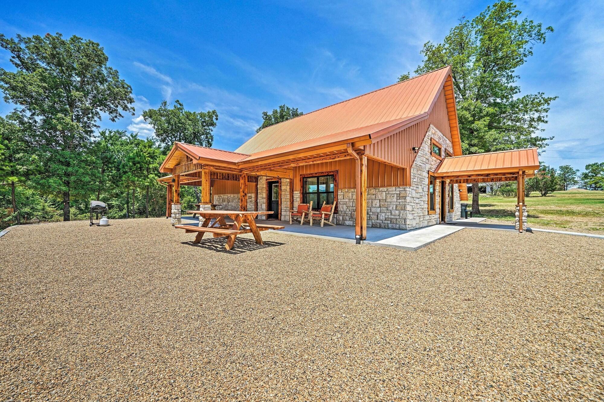 Talihina Retreat w Kiamichi River Access - carbon neutral hotel in Talihina