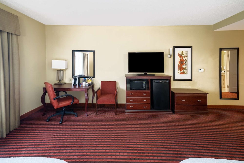 Hampton Inn Covington GA - photo 15