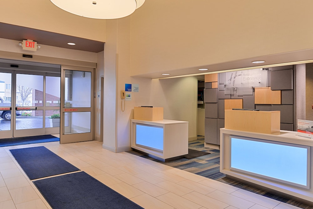 Holiday Inn Express Sacramento Airport Woodland by IHG - photo 2