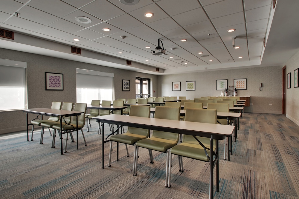 Holiday Inn Express & Suites Aurora Naperville by IHG - photo 55
